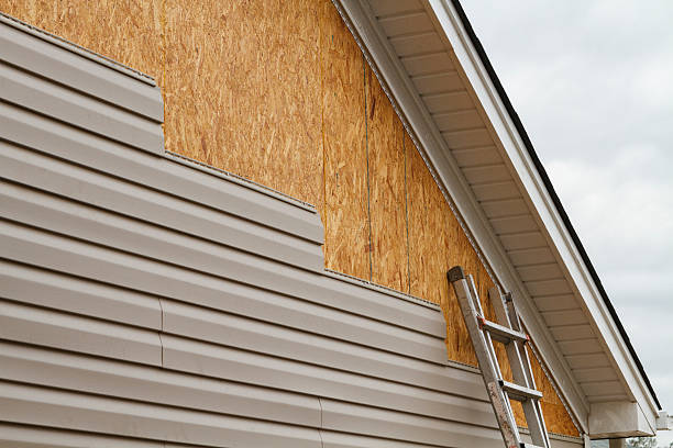 Professional Fiber Cement Siding technician working in Londonderry, OH
